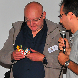 remise de la mascotte a daniel Hulet